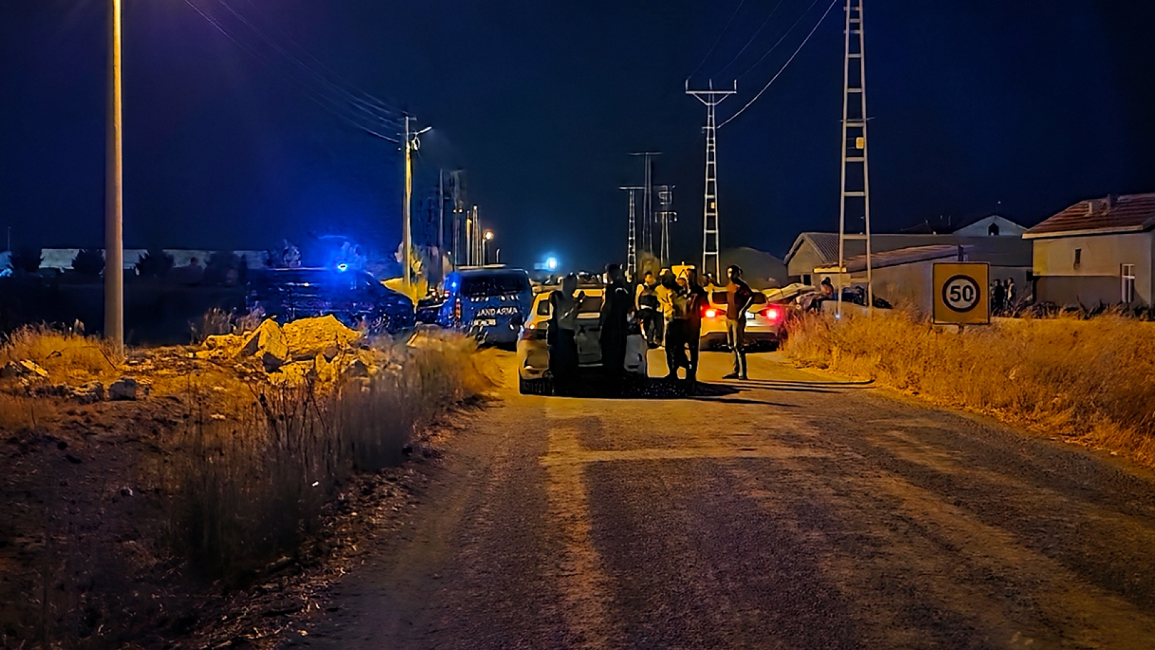 Komşu kavgasında genç kadın başından vuruldu