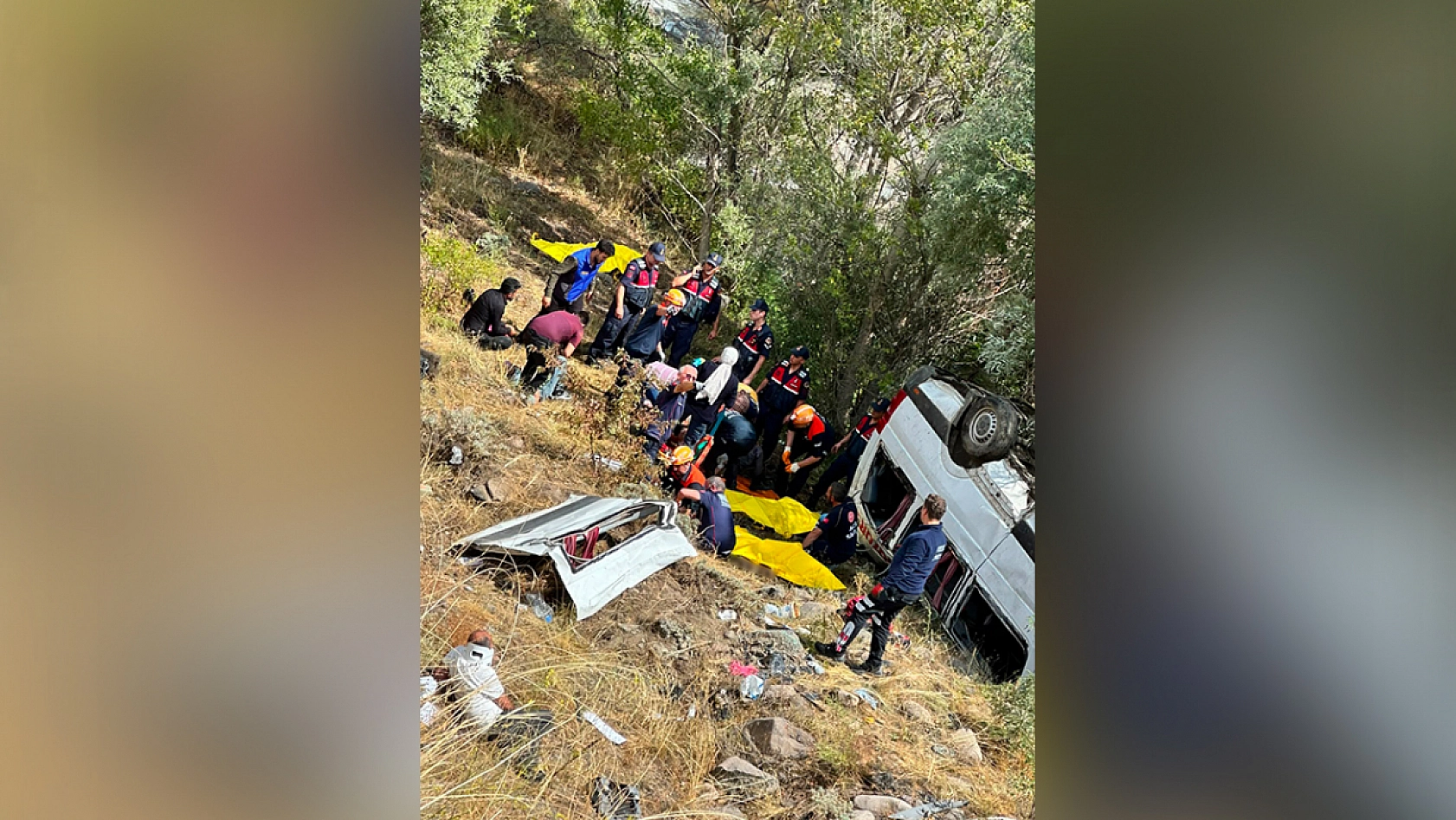 Minibüs şarampole uçtu: 4 ölü, 10 yaralı