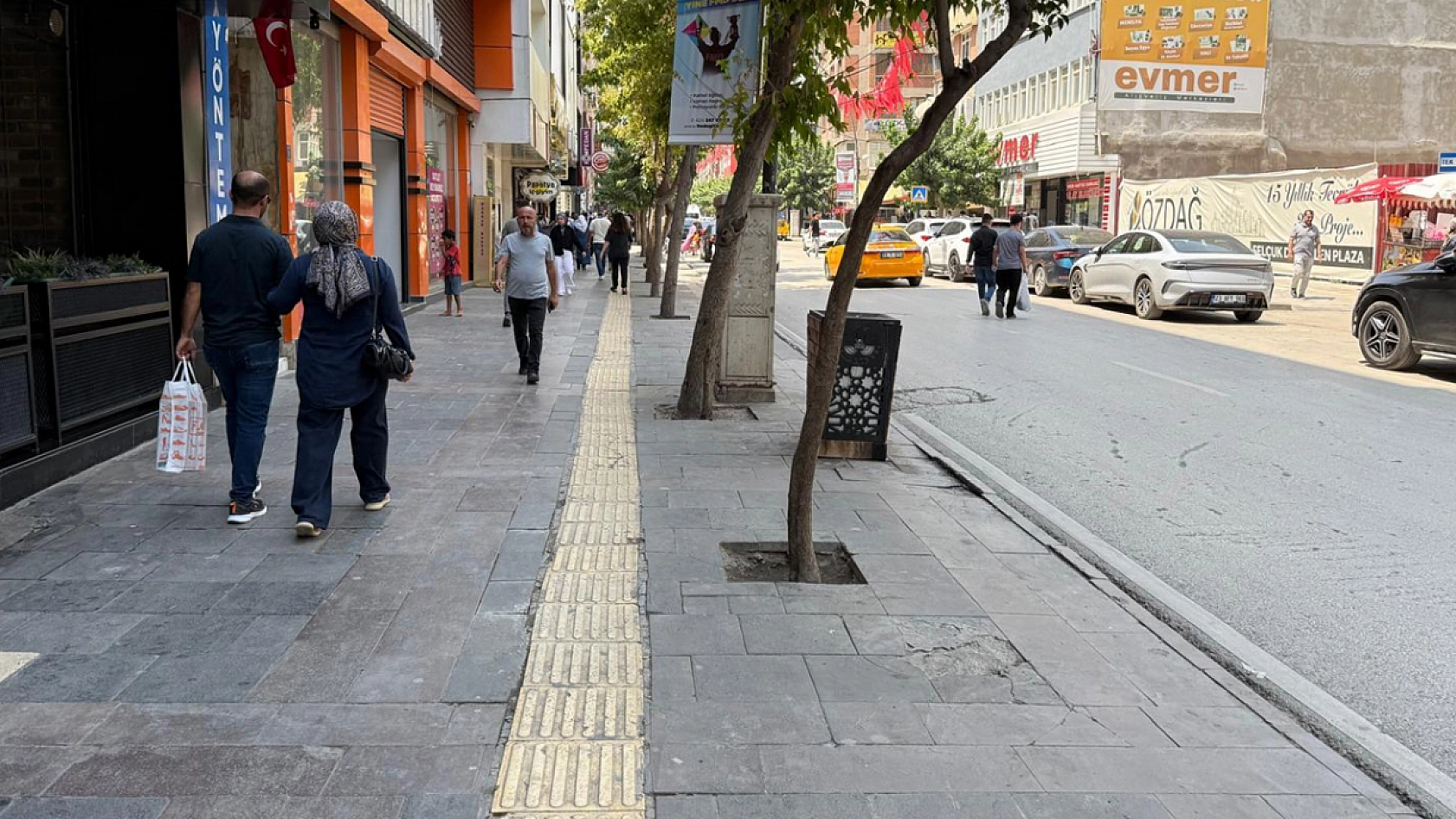 Elazığ'da termometreler 43°C'yi gördü, cadde ve meydanlar boş kaldı