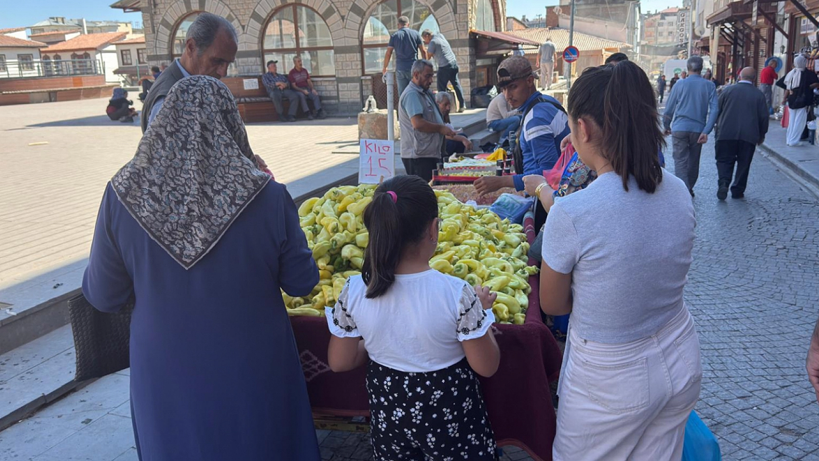 Elazığ'da kilosu 15 liraya düştü, vatandaşlar kapıştı