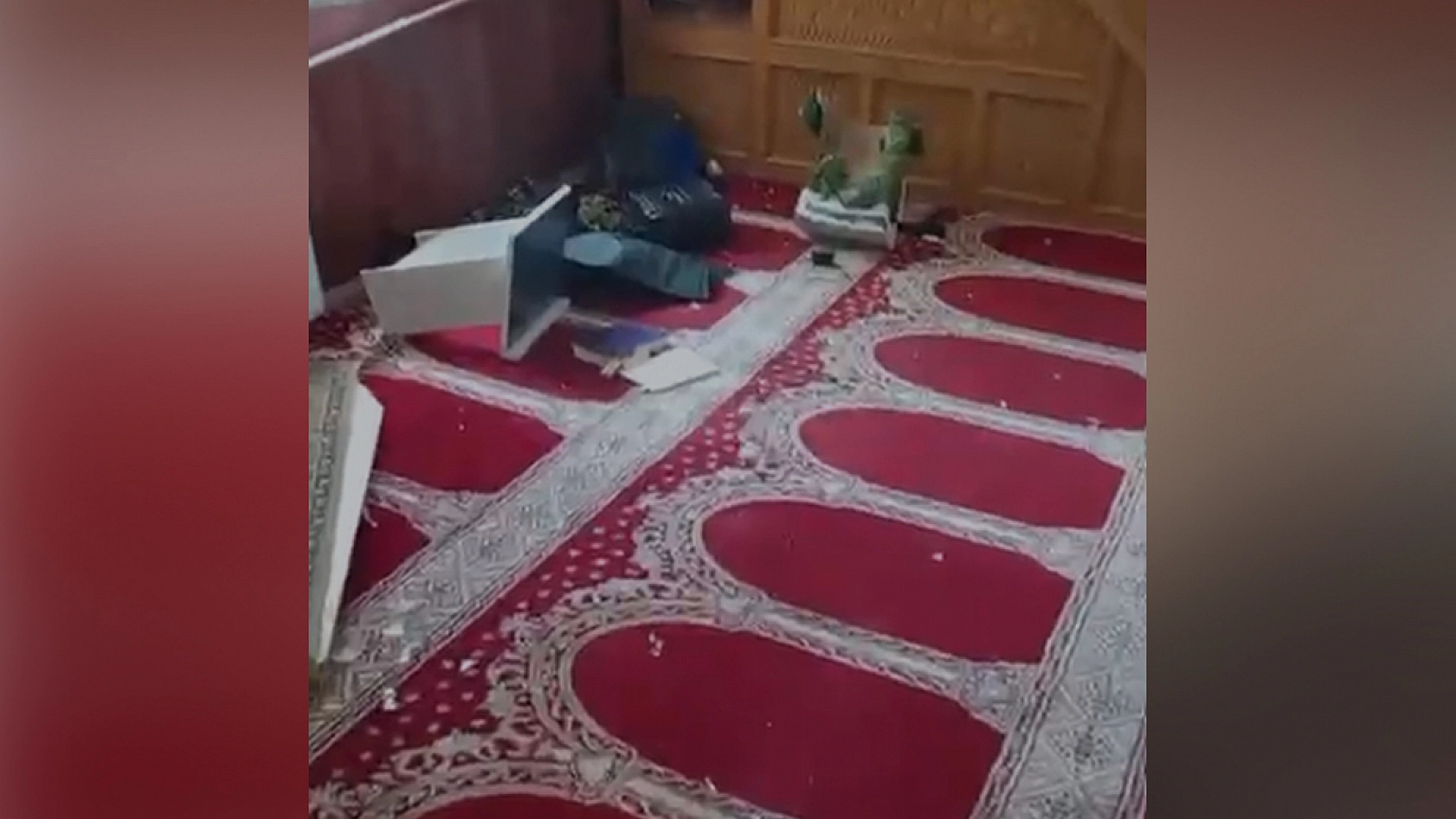 Elazığ'da camiye çirkin saldırı