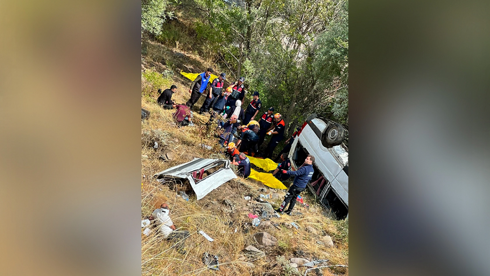 Minibüs şarampole uçtu: 4 ölü, 10 yaralı