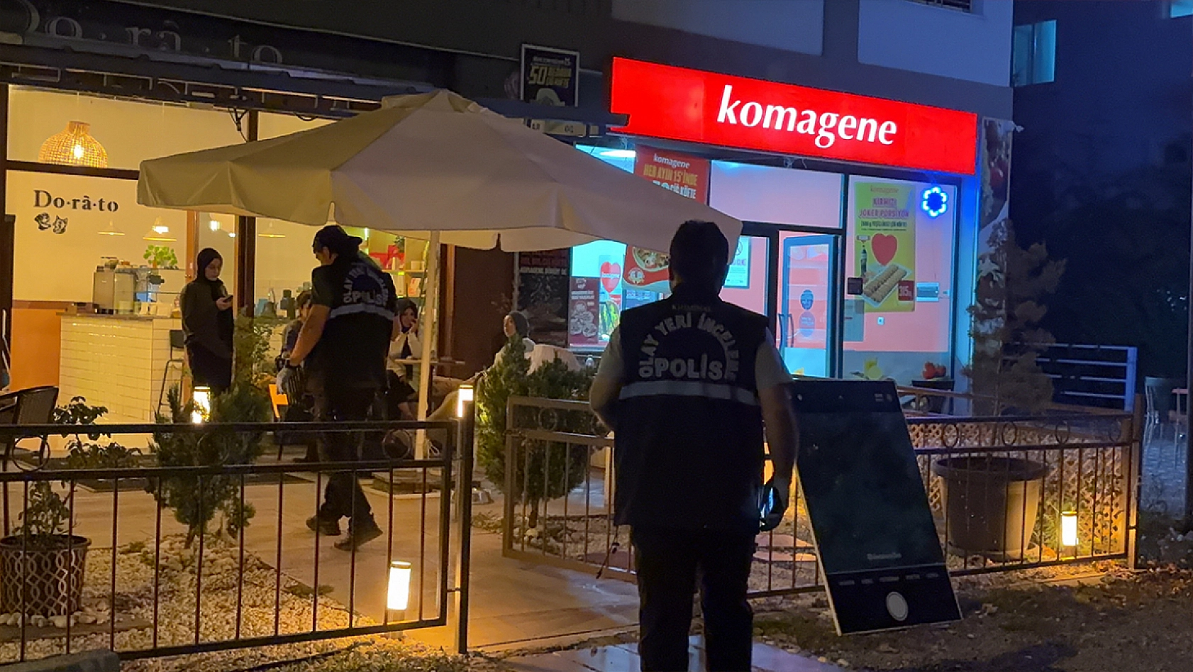 Bıçaklanan şahıs kafeye sığındı