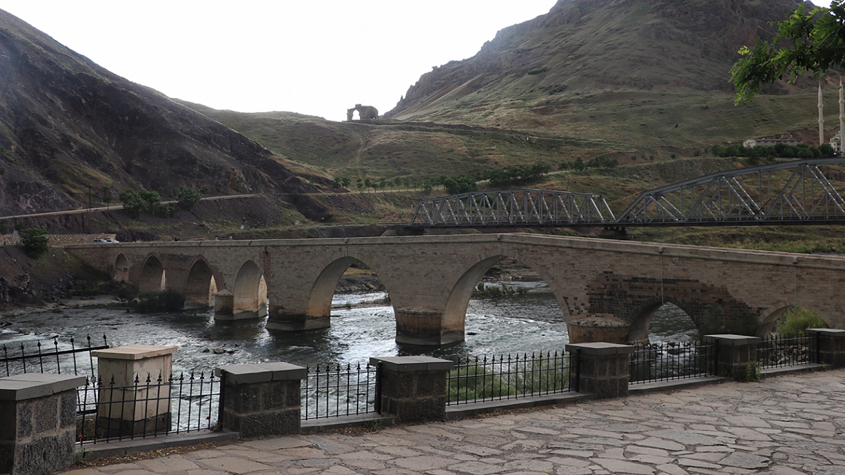 Palu'daki tarihi köprünün hikayesini biliyor musunuz?