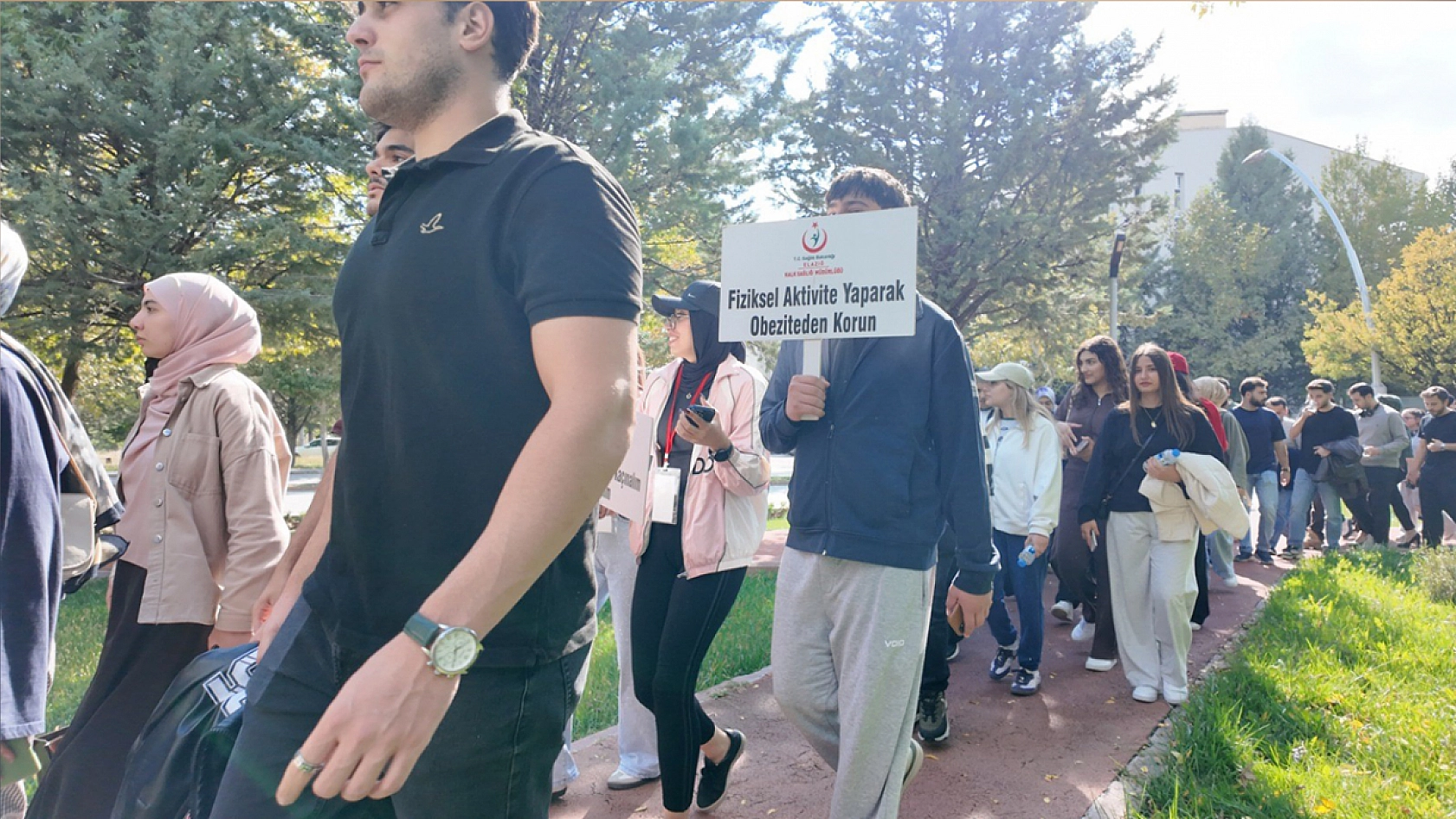 Elazığ'da sağlıklı yaşam için yürüdüler