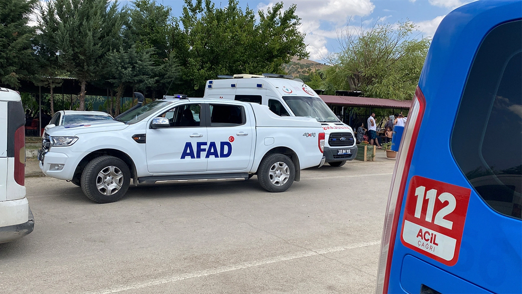 Hazar Gölü'nde faciadan dönüldü: Gezi teknesi battı, 7 kişi son anda kurtarıldı