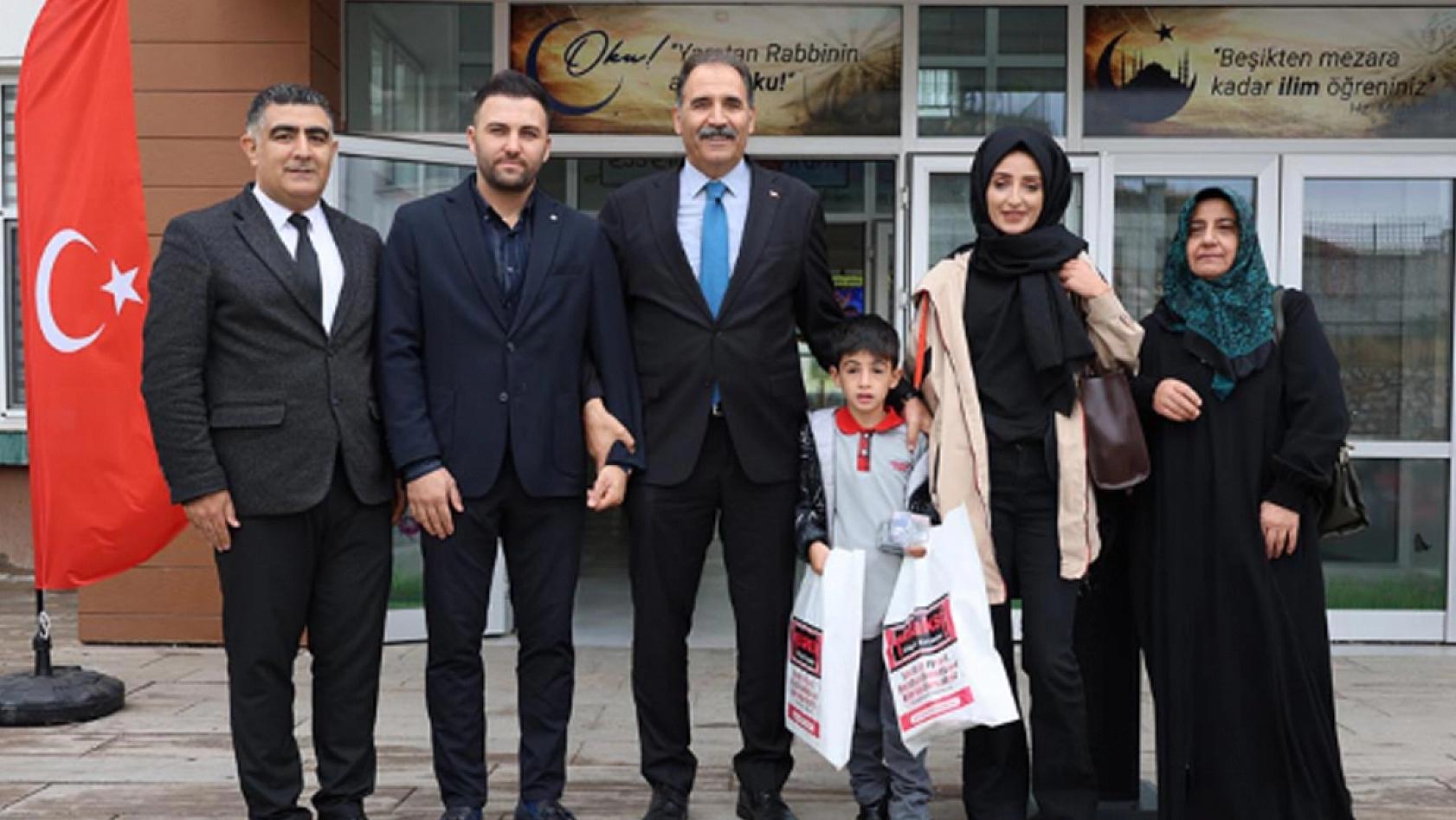 Elazığlı Miran'ın bayrak sevgisi ödülsüz kalmadı