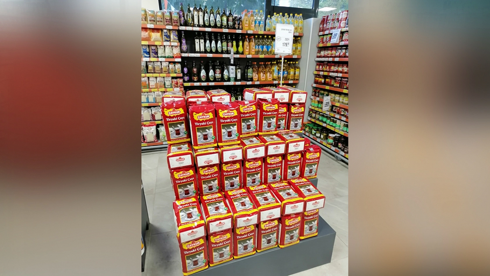 Elazığ'ın marketinde züccaciye günü: Erken giden alır