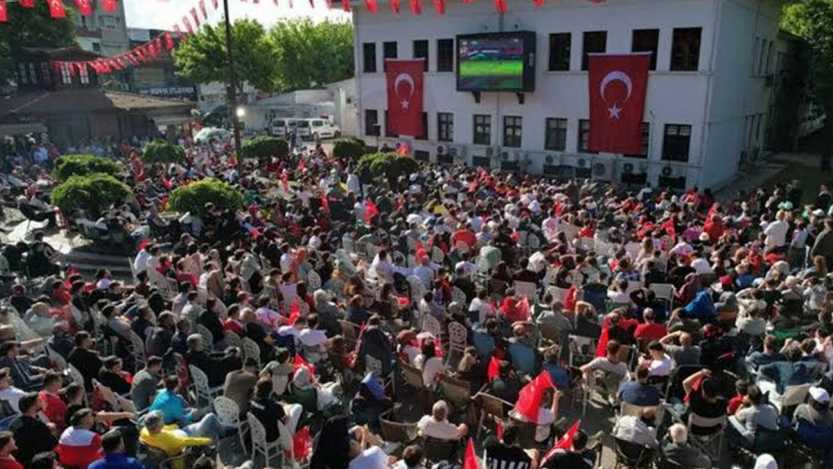 81 ile genelge gönderildi: Toplu izleme etkinliklerine sınır