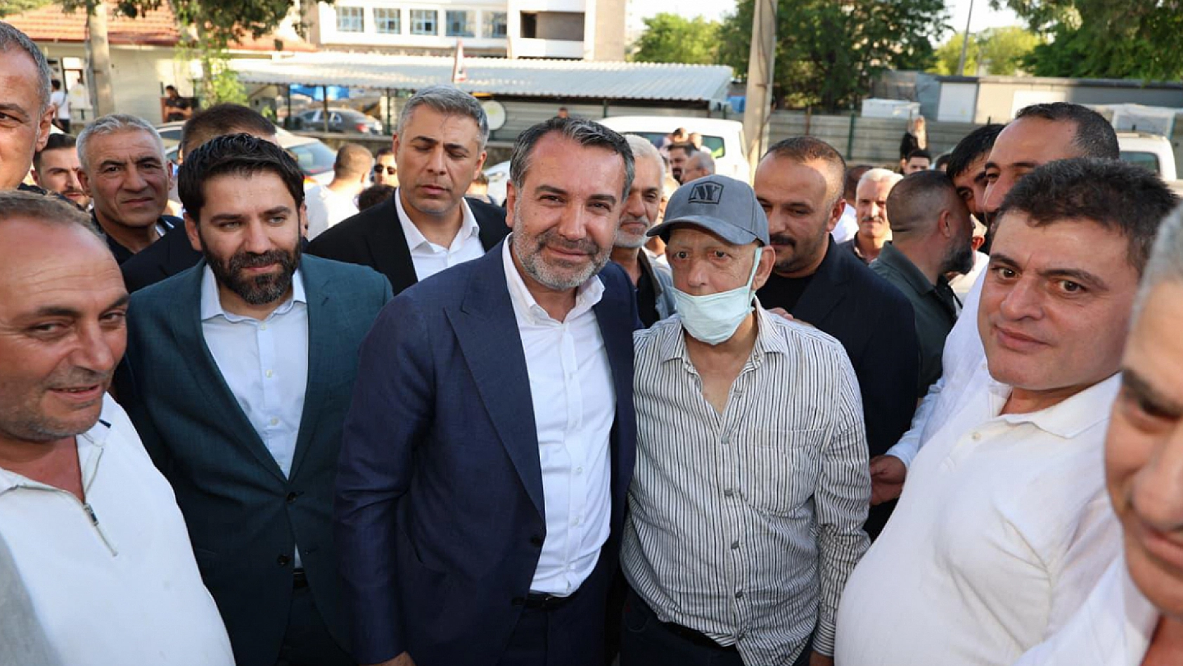 Şerifoğulları: 'Ayrım gözetmeden hizmet götürüyoruz'