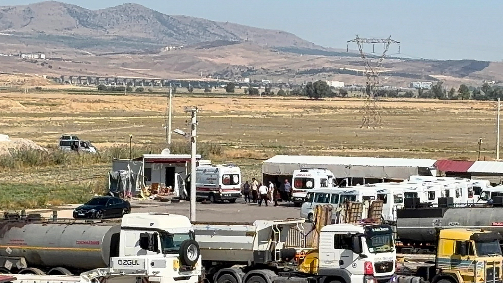 Minibüs durağına silahlı saldırı: 1 ölü, 1 yaralı