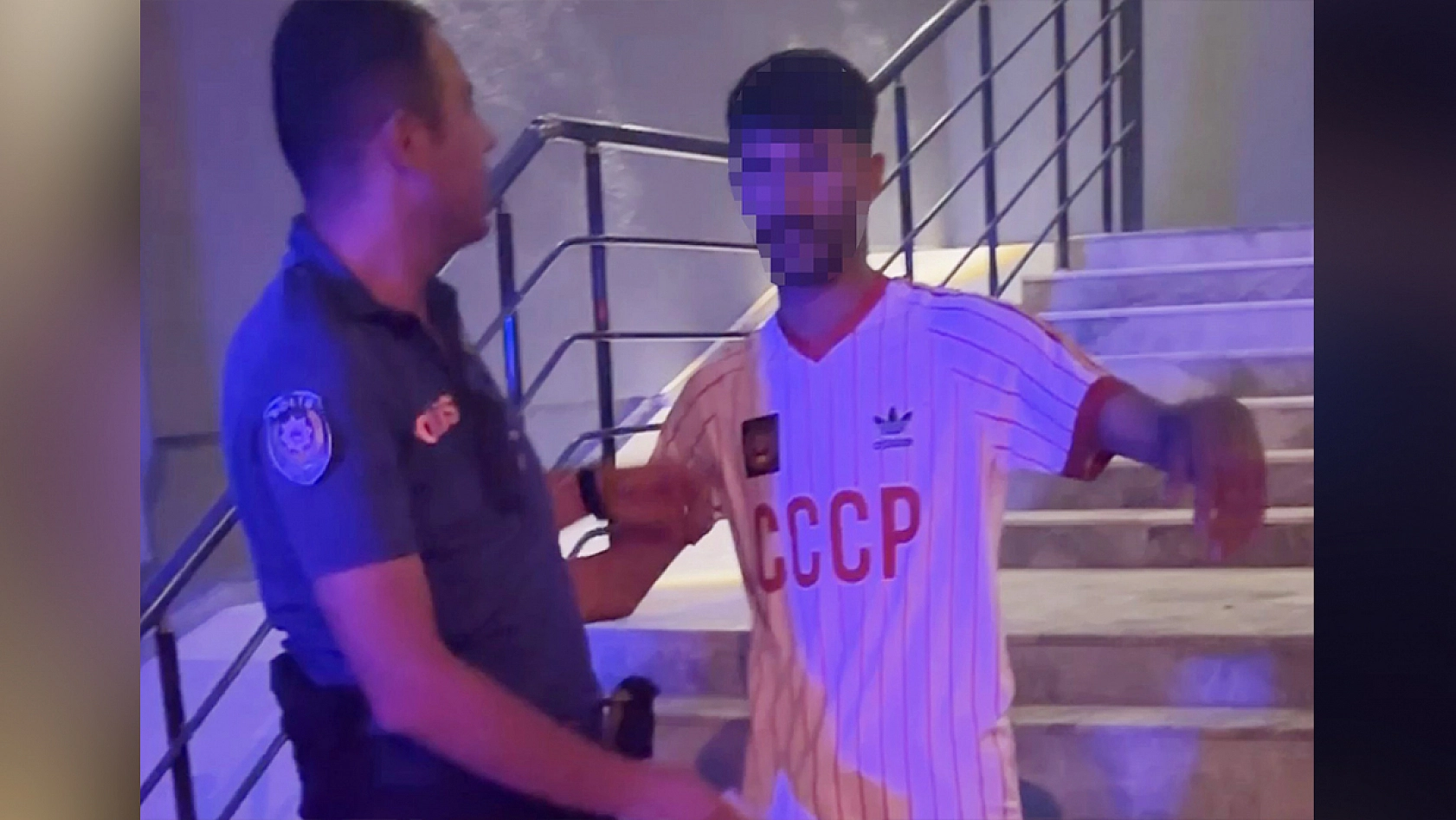 Sevgilisinin darbettiği genç kadın gözyaşlarıyla polise sığındı