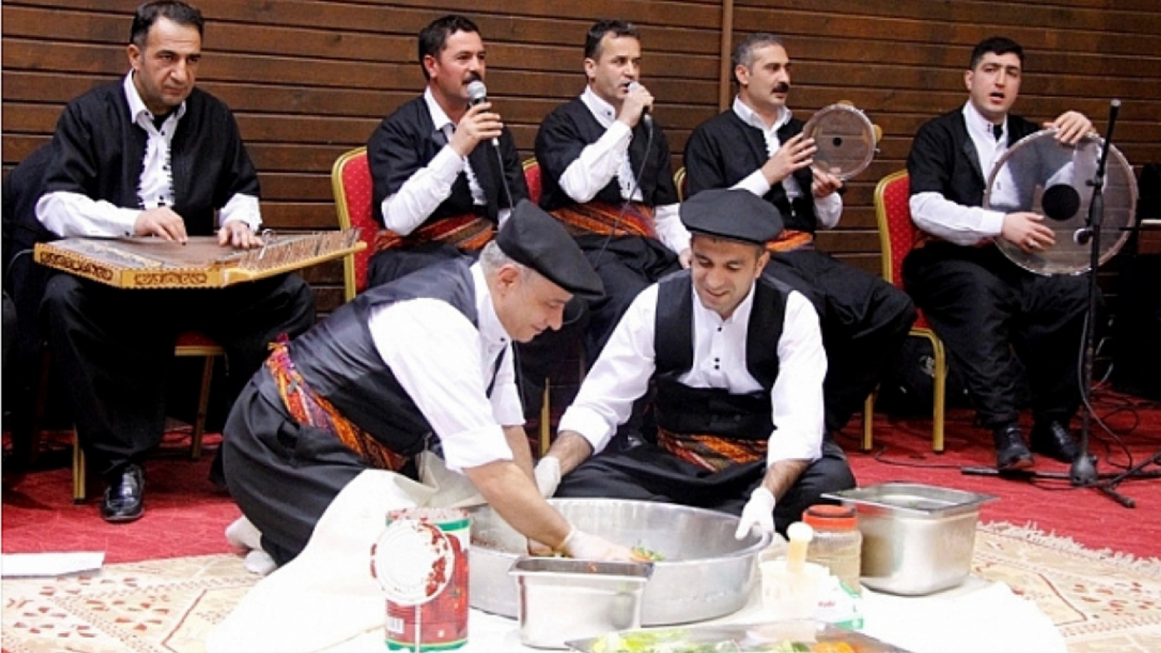 Elazığ usulü eğlenmek isteyenler bu mekana akın ediyor