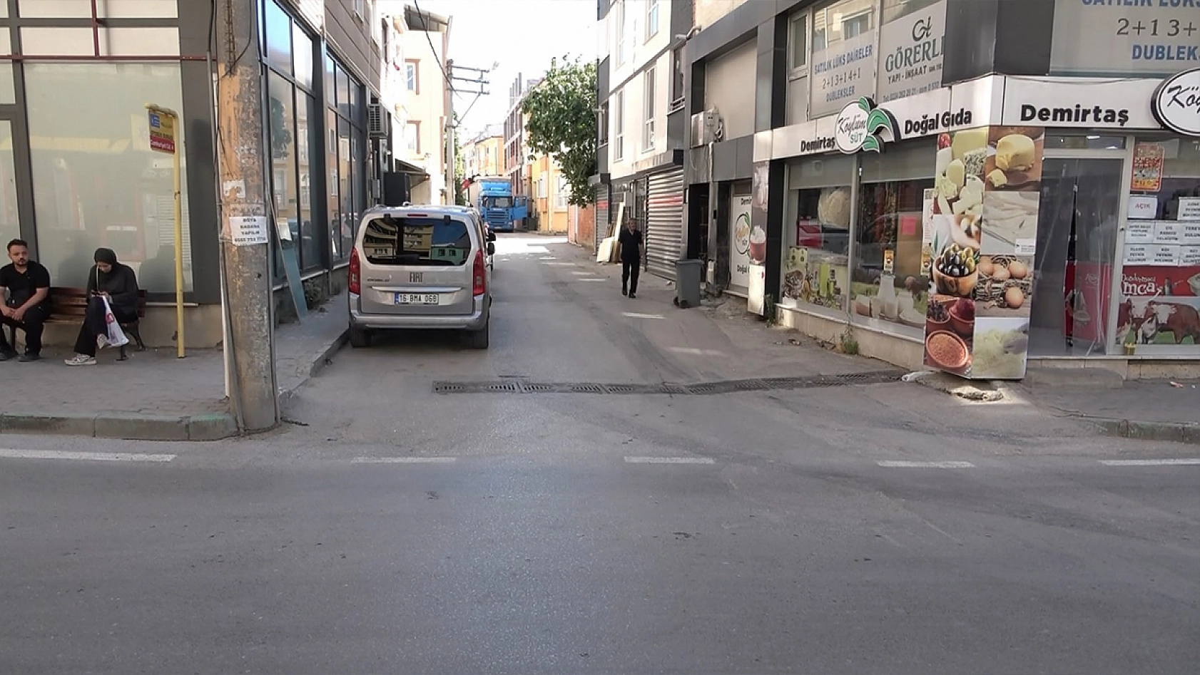 Korku dolu anlar: 4 Yaşındaki çocuk kamyonetin altında kaldı