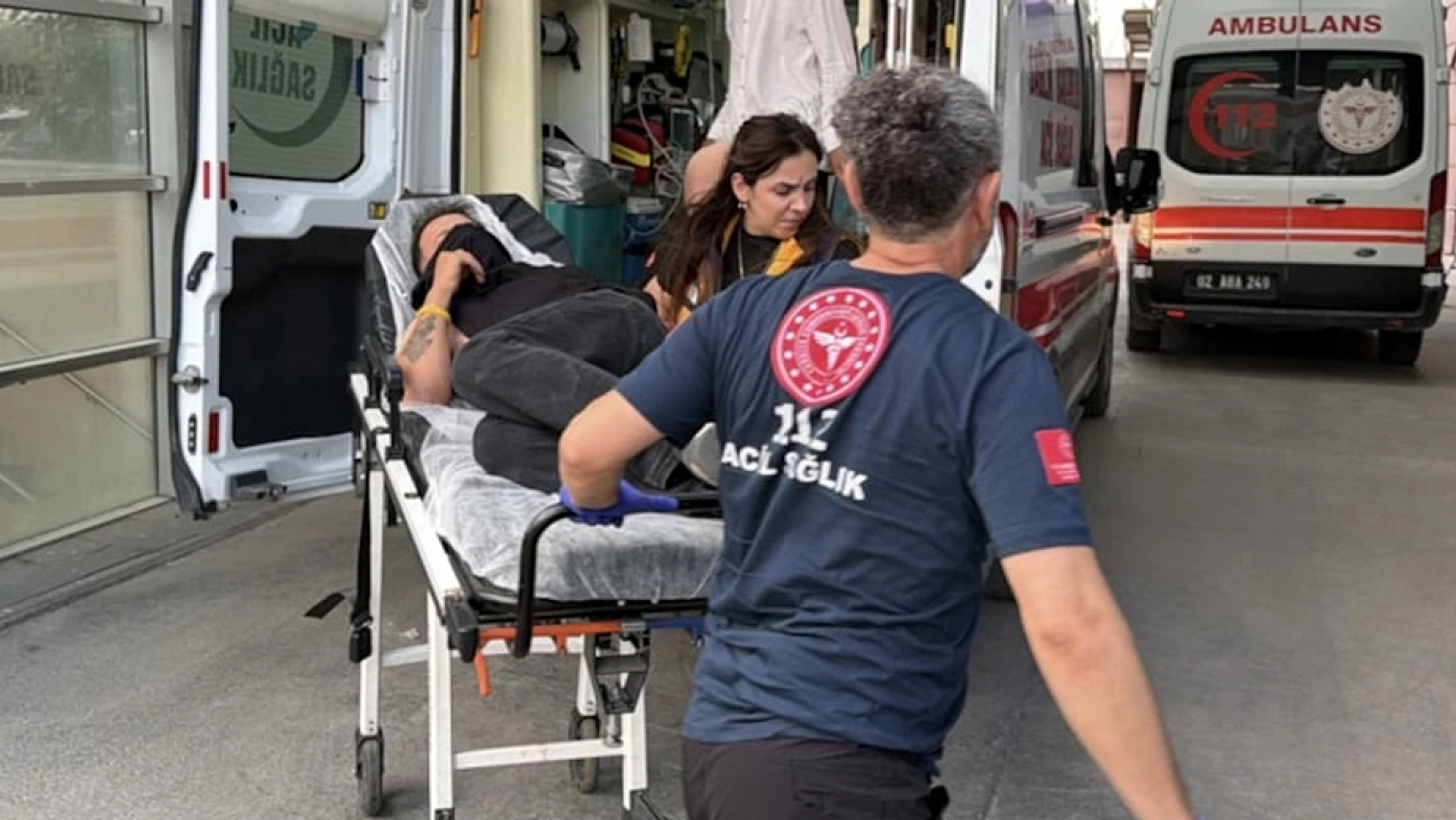 Tartışmayı ayırmak istedi, bıçaklanıp hastanelik oldu