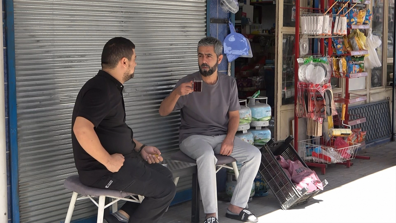 Korku dolu anlar: 4 Yaşındaki çocuk kamyonetin altında kaldı