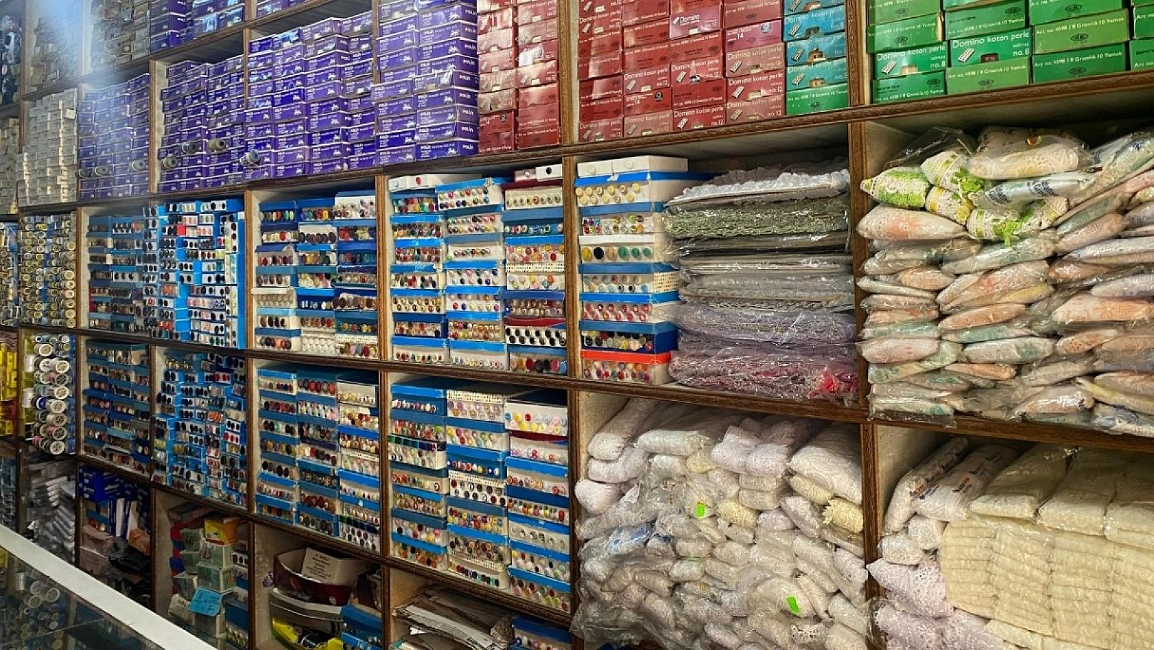 Elazığ'da 54 Yıldır Hizmet Veren Tarihi Düğme Dükkanı İlgi Odağı