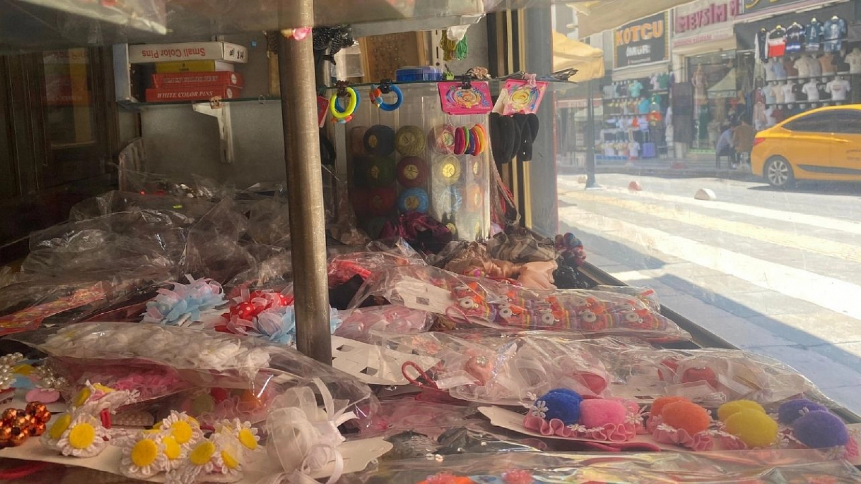 Elazığ'da 54 Yıldır Hizmet Veren Tarihi Düğme Dükkanı İlgi Odağı