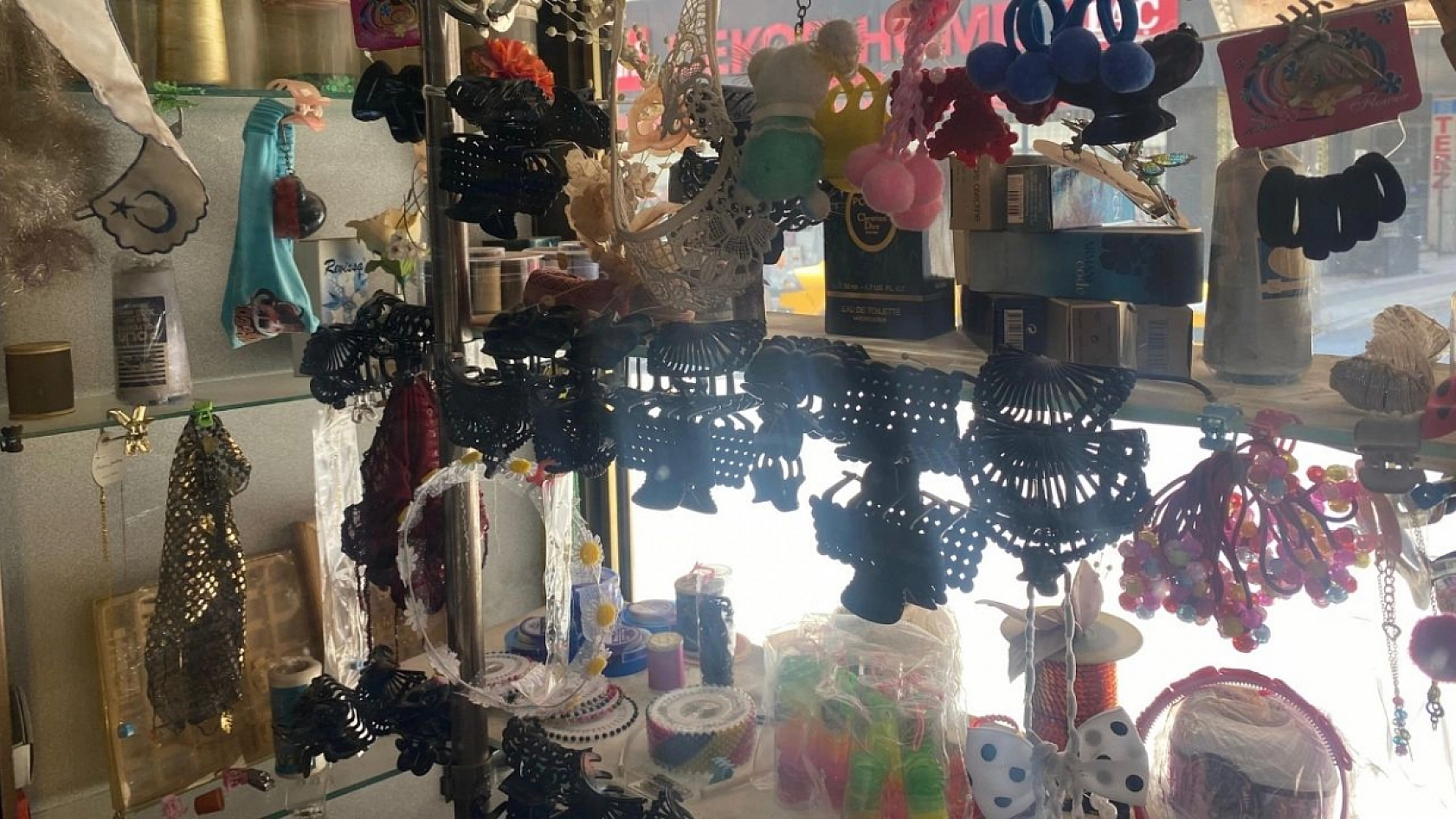 Elazığ'da 54 Yıldır Hizmet Veren Tarihi Düğme Dükkanı İlgi Odağı