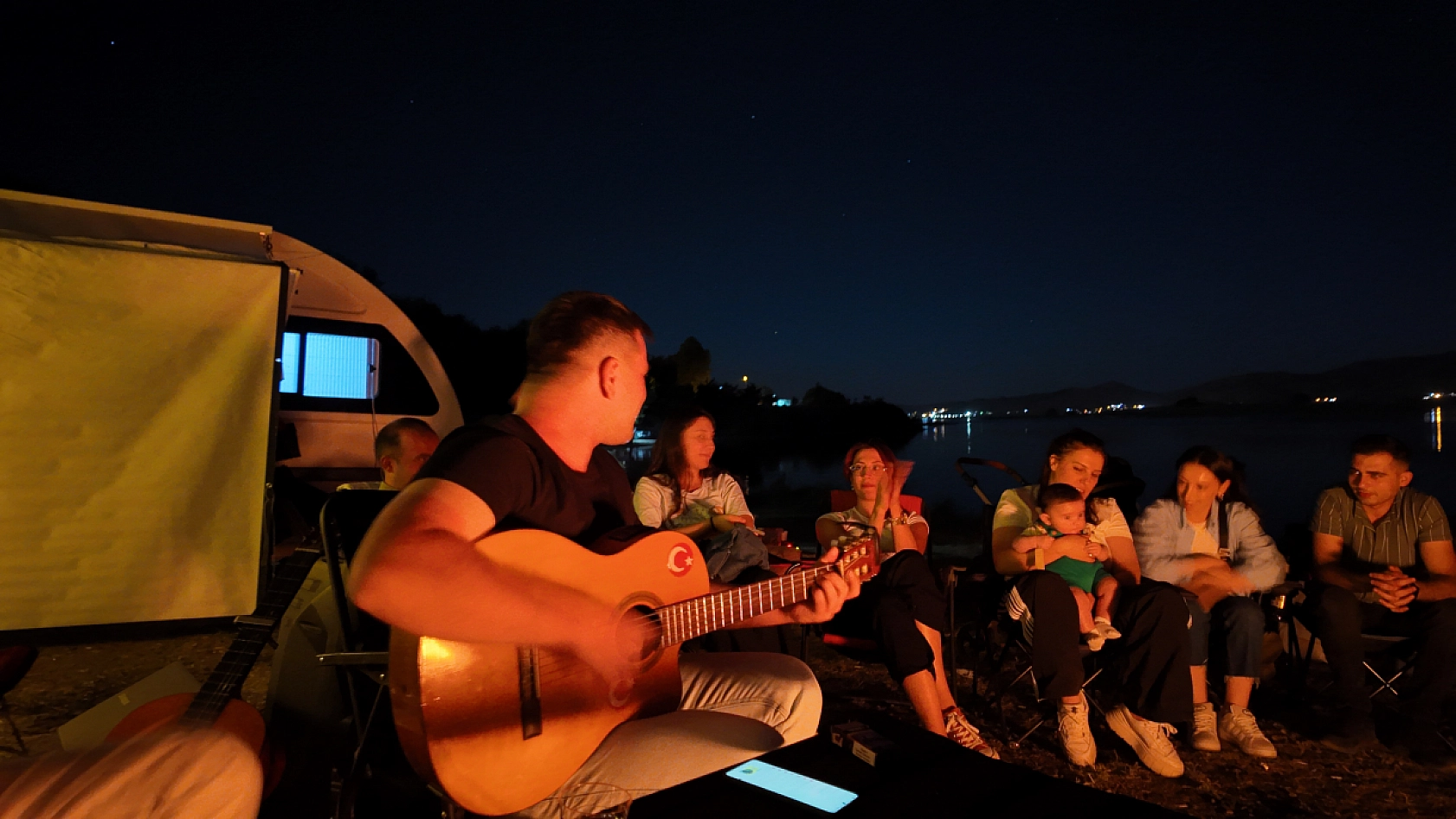 Hazar Gölü kıyısında sanat ve huzurun buluşması