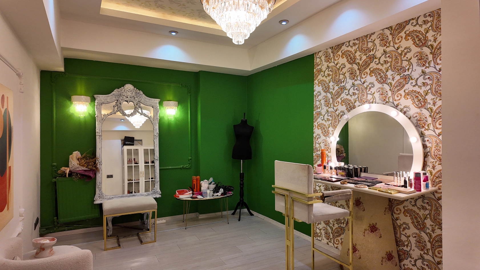 Elazığ'da güzelliğin adresi: Kübra Nur Yıldırım makyaj stüdyosu ve gelinlik mağazası