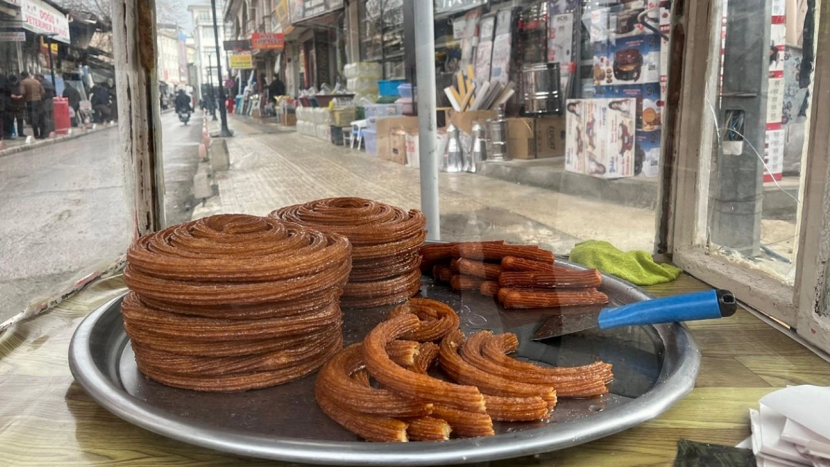 Eskimeyen o meslek: Elazığ'ın her köşesinde
