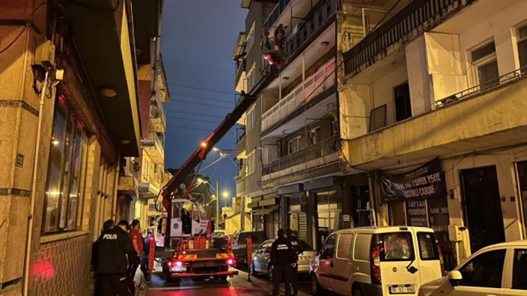 Annesini saatlerce rehin aldı: Özel harekat devreye girdi