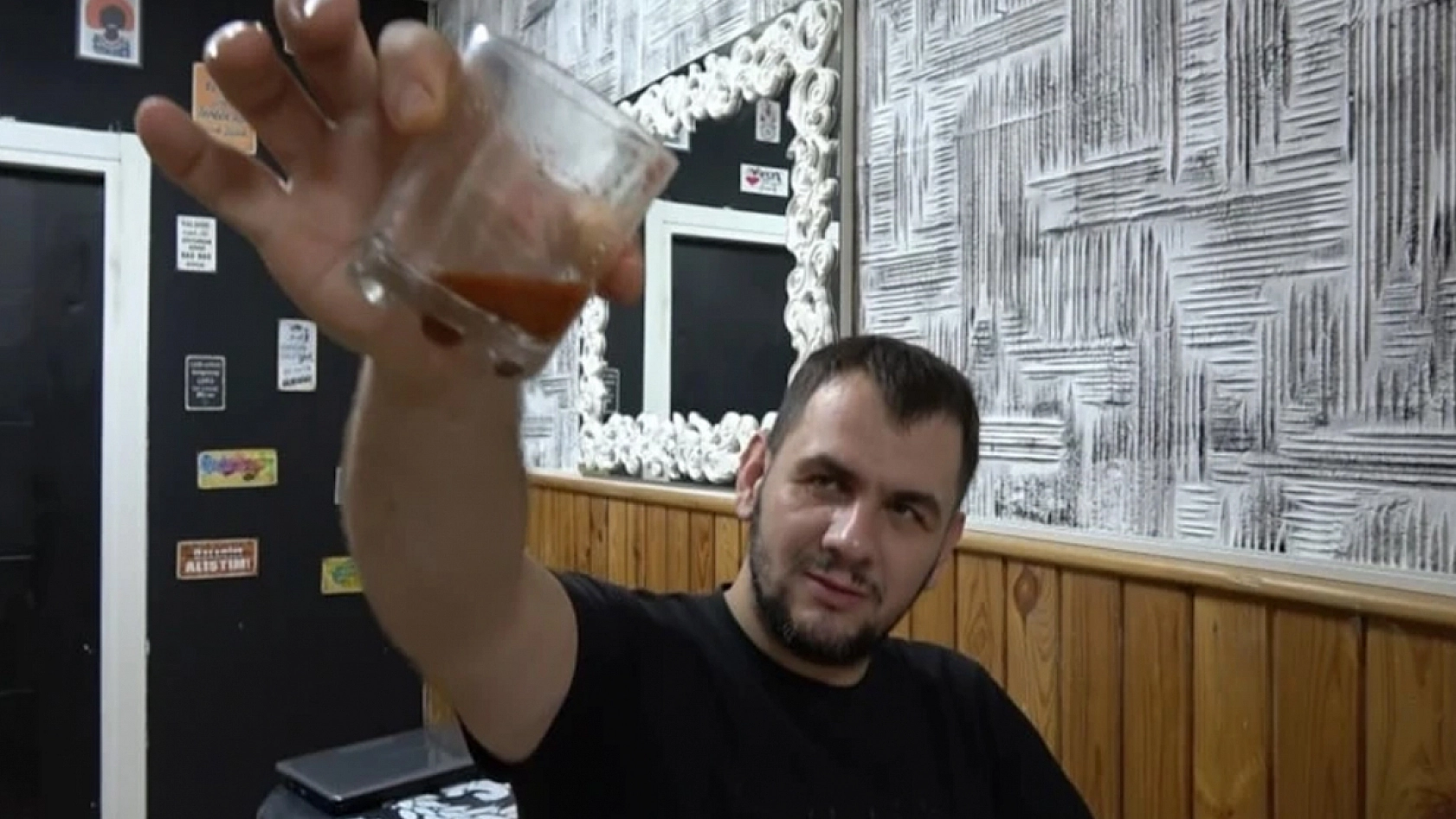 Çayına bile pul biber atıyor! Acısız günü yok