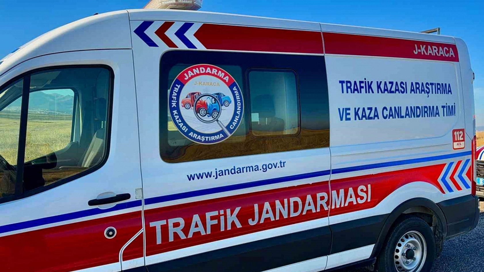 İki araç kafa kafaya çarpıştı: 4 kişi hayatını kaybetti