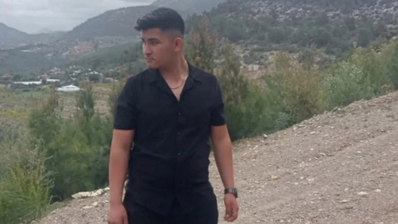 Kızını görmeye gelen genci öldürdü