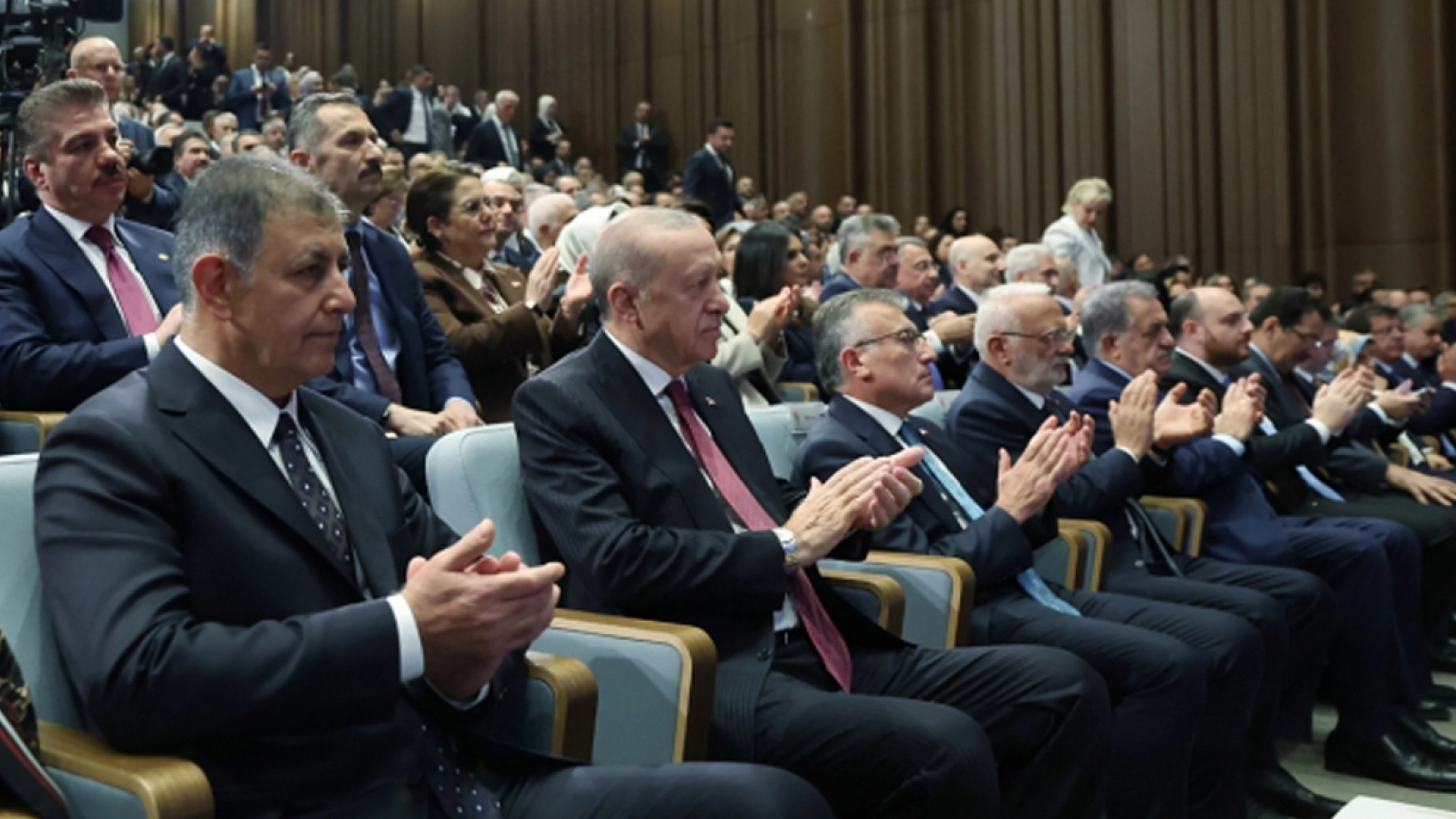 İzmir'de 27 yıl sonra tarihi değişim: Ak Parti'ye geçti