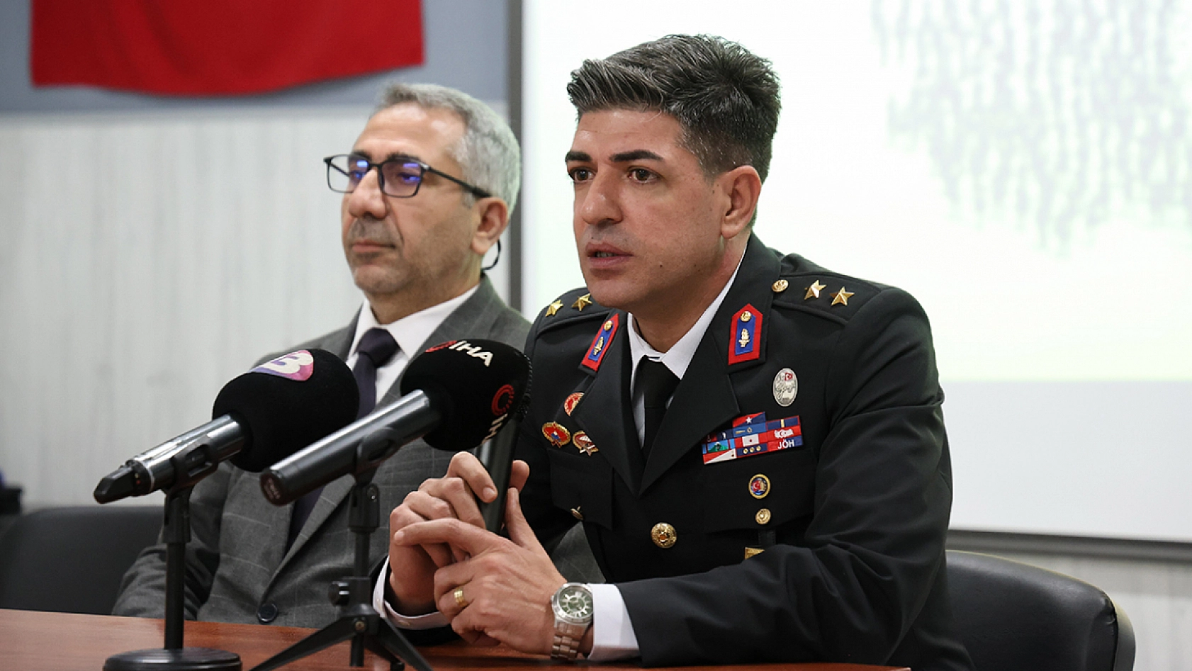 Elazığ'da gaziden şehit babasına örnek saygı