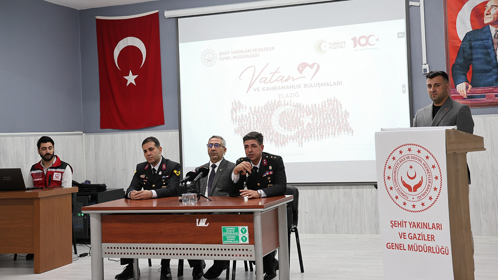 Elazığ'da gaziden şehit babasına örnek saygı