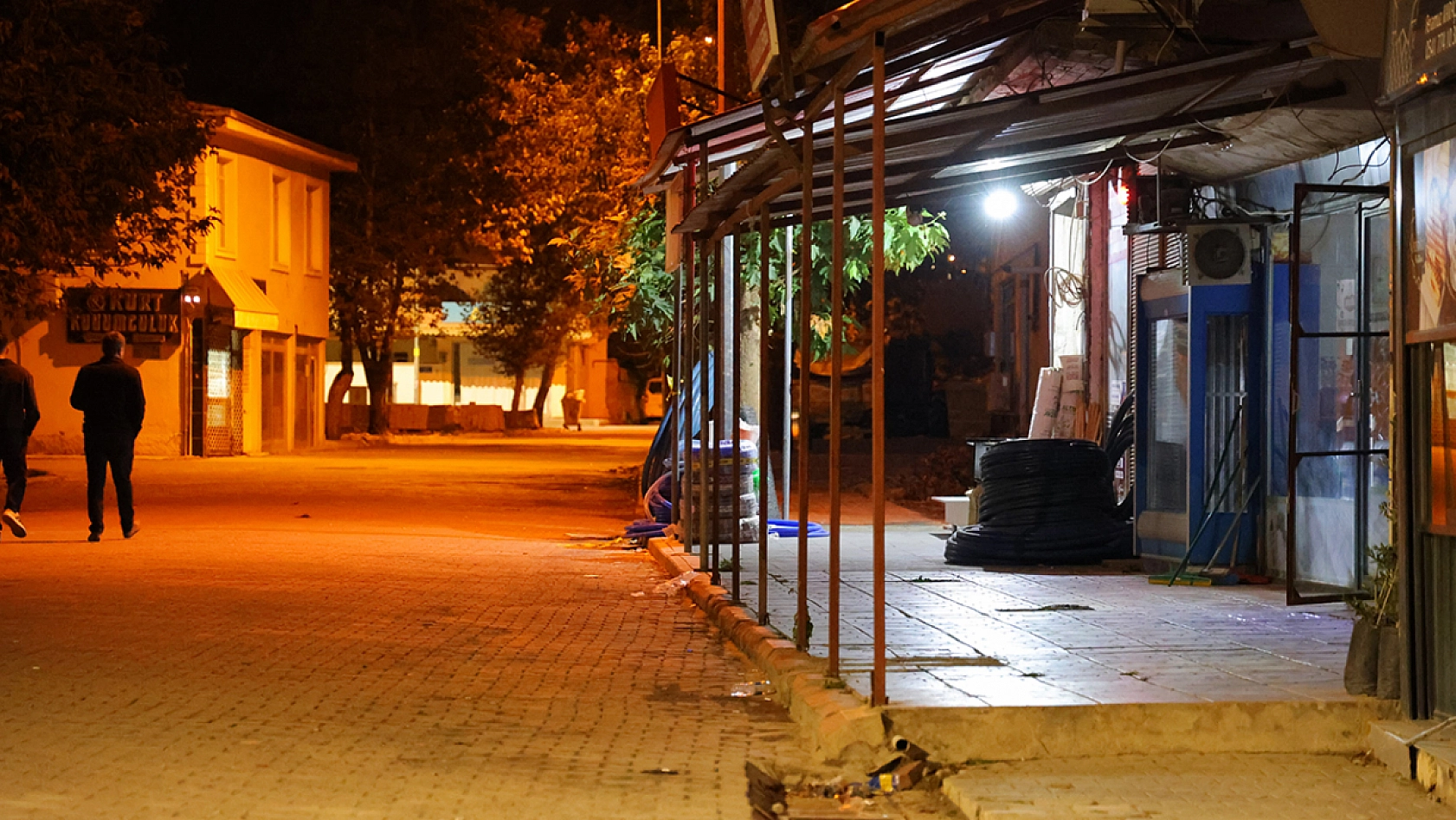 Kavgayı ayırmak isteyen polis memuru hayatını kaybetti