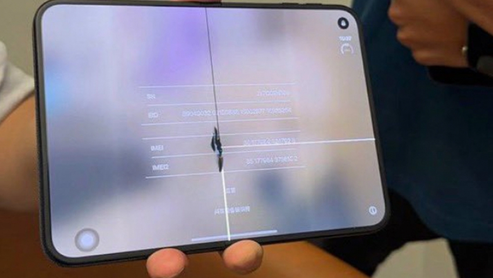 Apple'ın katlanabilir telefonu hayal kırıklığı yarattı