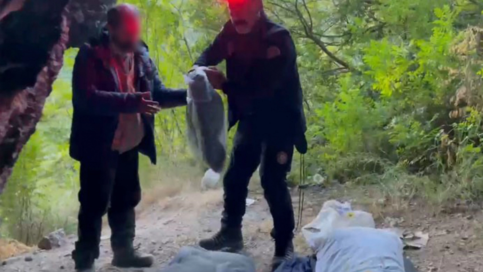 Mağaradan çıkmayı reddetti: Sporcular yalnız bırakmadı
