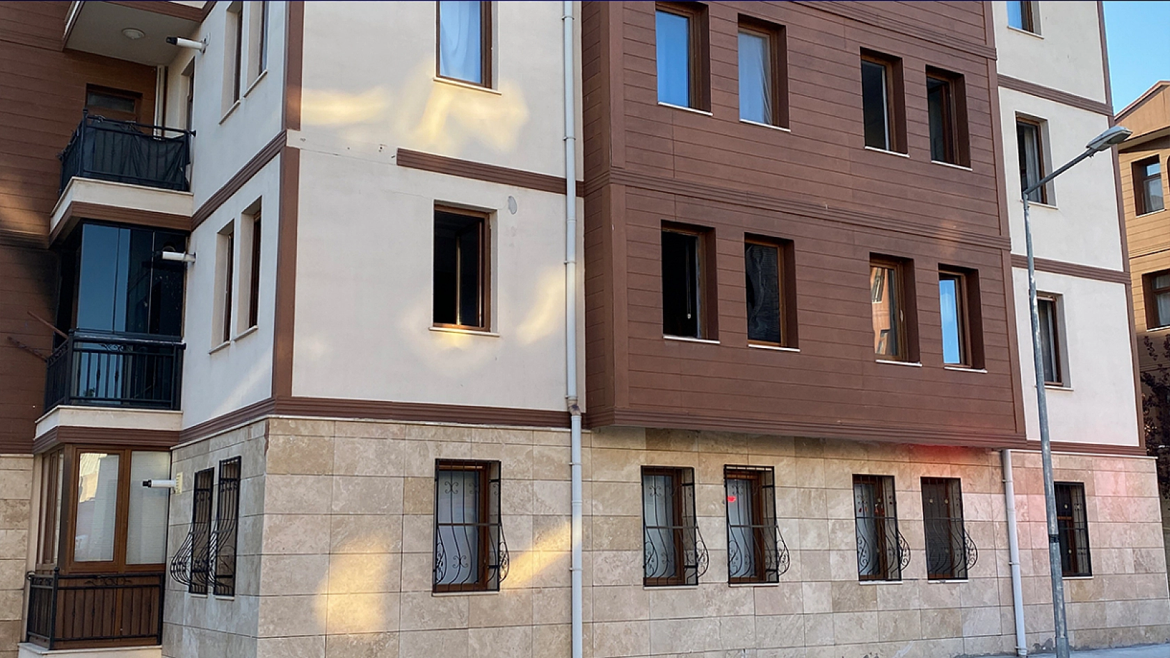Elazığ'da apartman dairesinde yangın çıktı