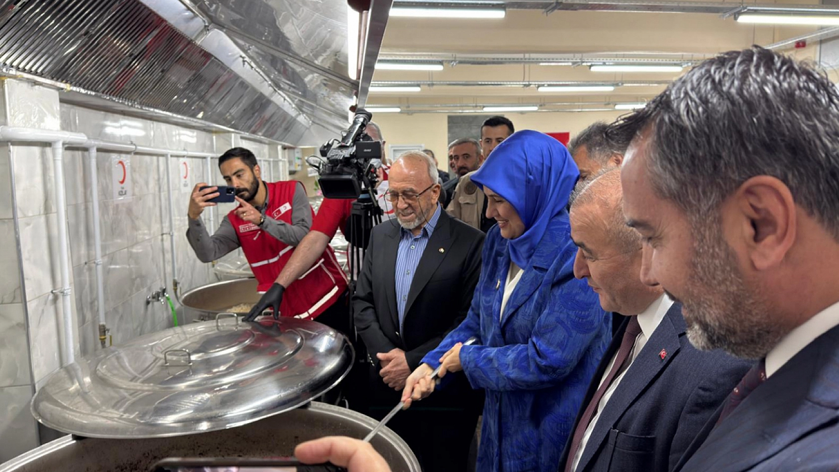 Elazığ'da Türk Kızılay aşevi hizmete açıldı