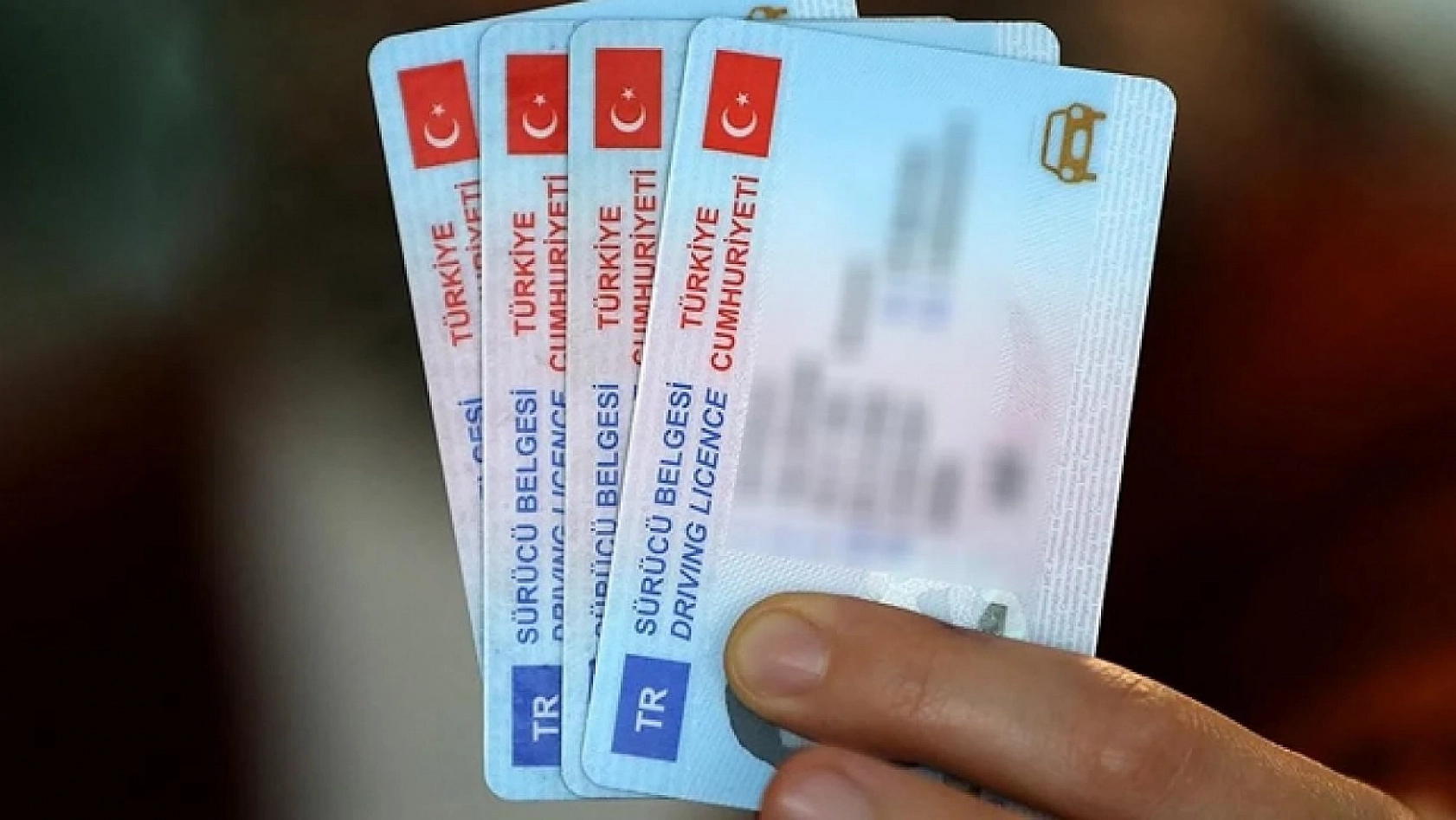 Eski ehliyetler 1 Ağustos'ta geçersiz sayılacak: 7 bin TL mağduriyeti yaşamayın!