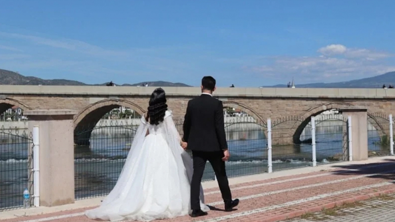 Aile ve Gençlik Fonu'ndan genç çiftlere milyarlık destek