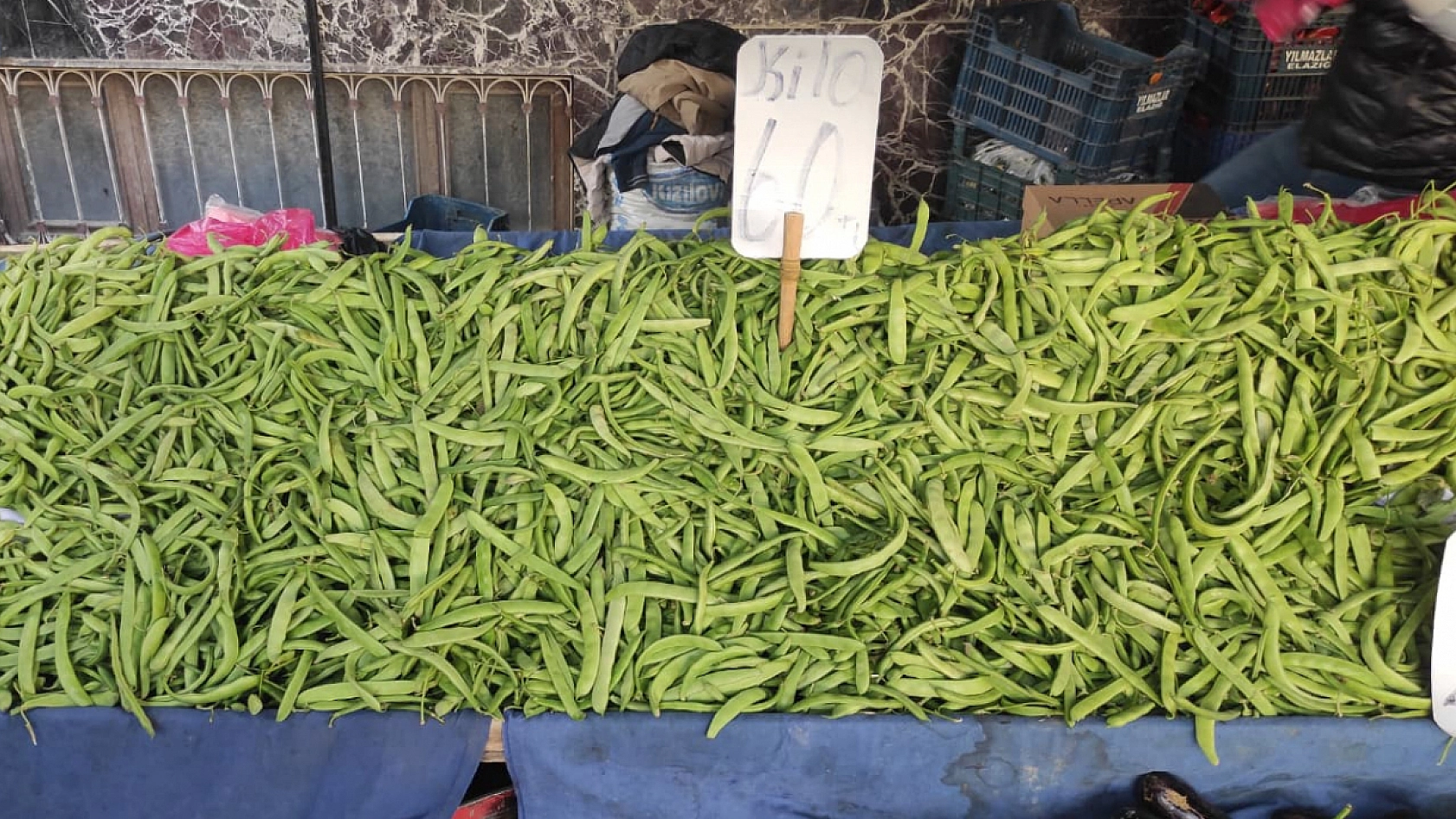 Elazığ'ın en kalabalık pazarında fiyatlar cep yakıyor