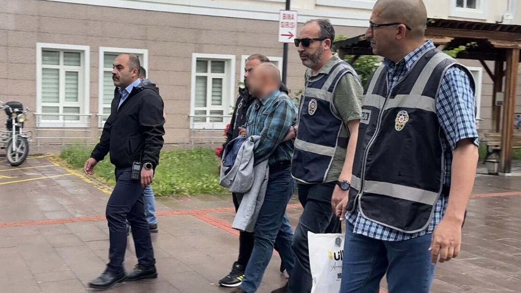 Tacize direndiği iddiasıyla başından vurulan çocuk felç kaldı
