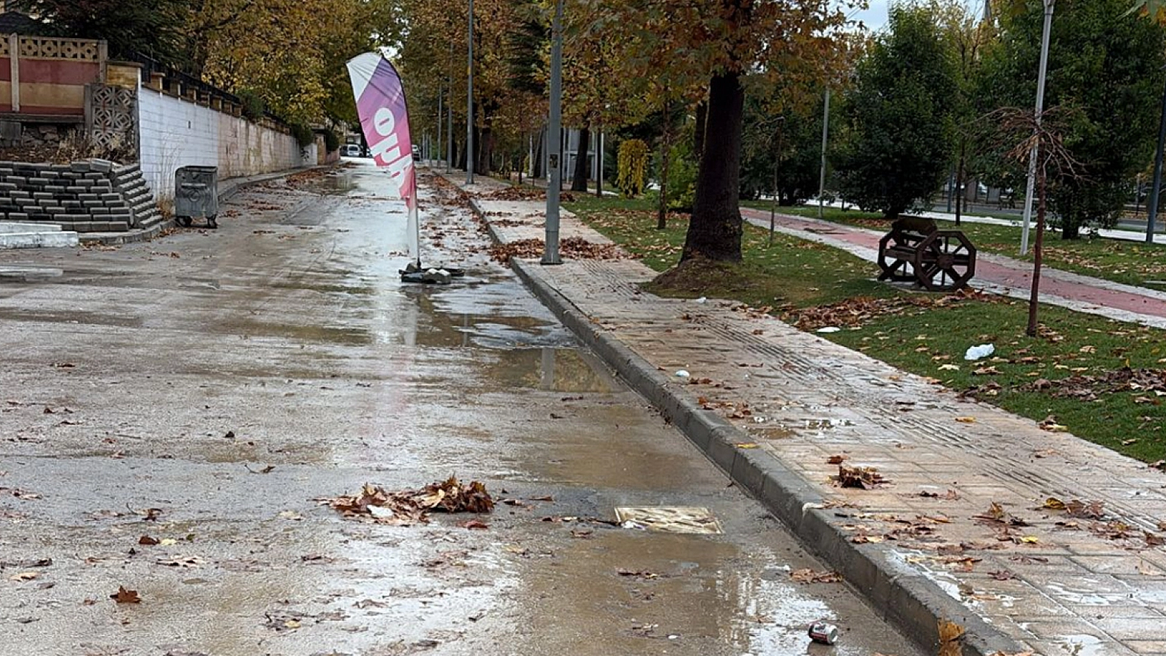 Elazığ'da sağanak yağış, hayatı felç etti