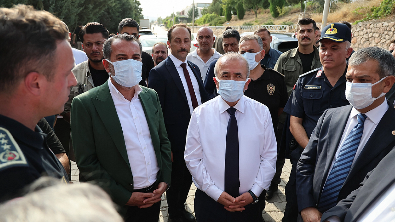Vali Hatipoğlu'ndan yangın açıklaması: '5 işçimiz hafif yaralandı'