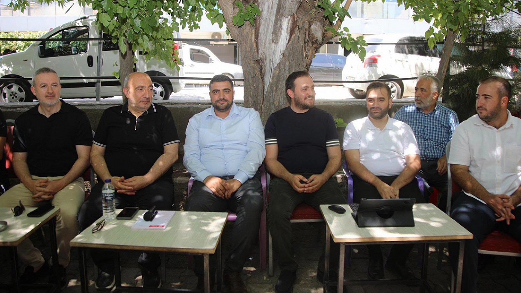 Ak Parti, kavurucu sıcaklara rağmen sahada