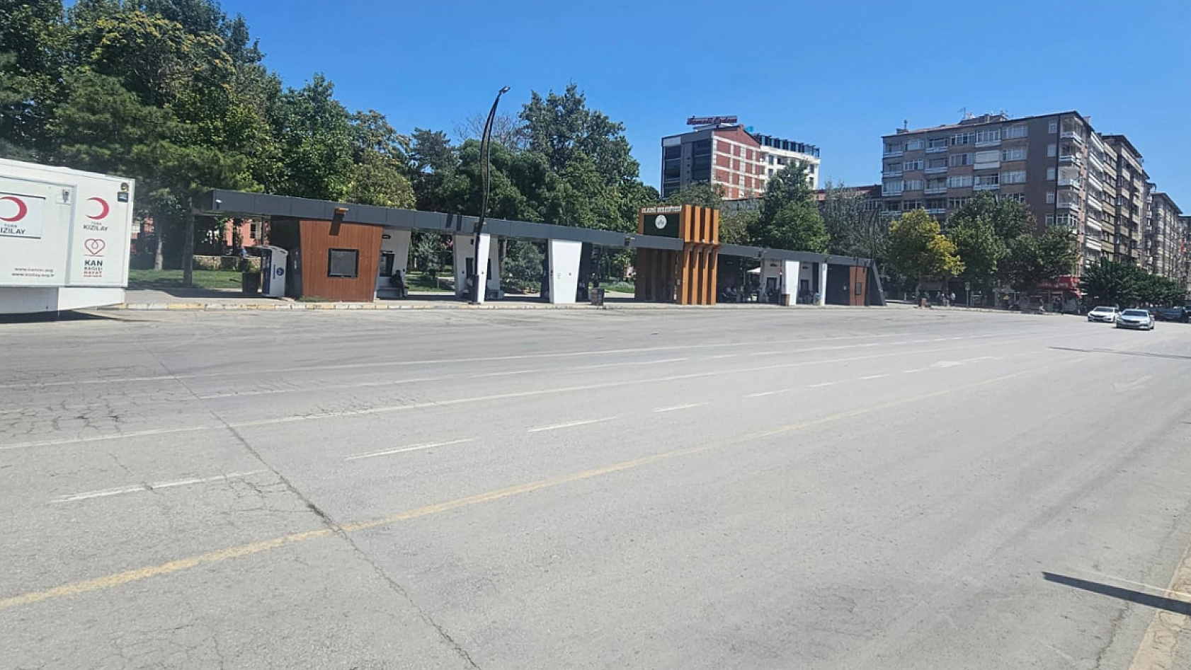 Elazığ'da sıcaklık cadde ve sokakları boşalttı