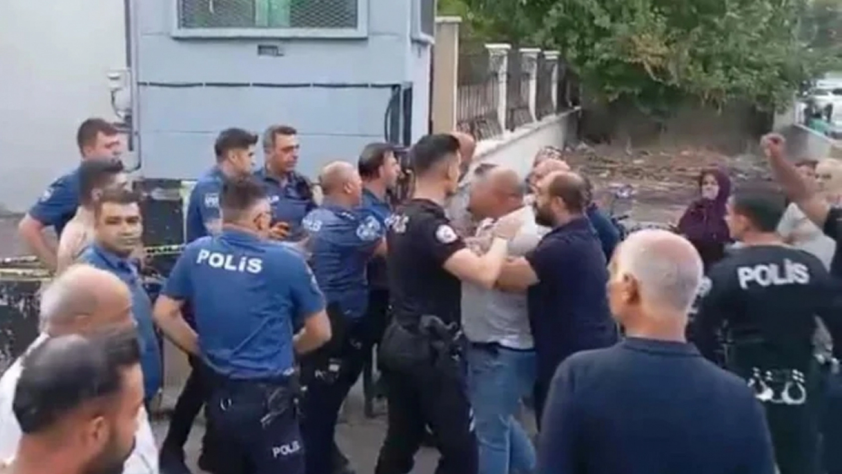 İşitme engelli genç kıza istismar iddiası: 4 kişi gözaltında