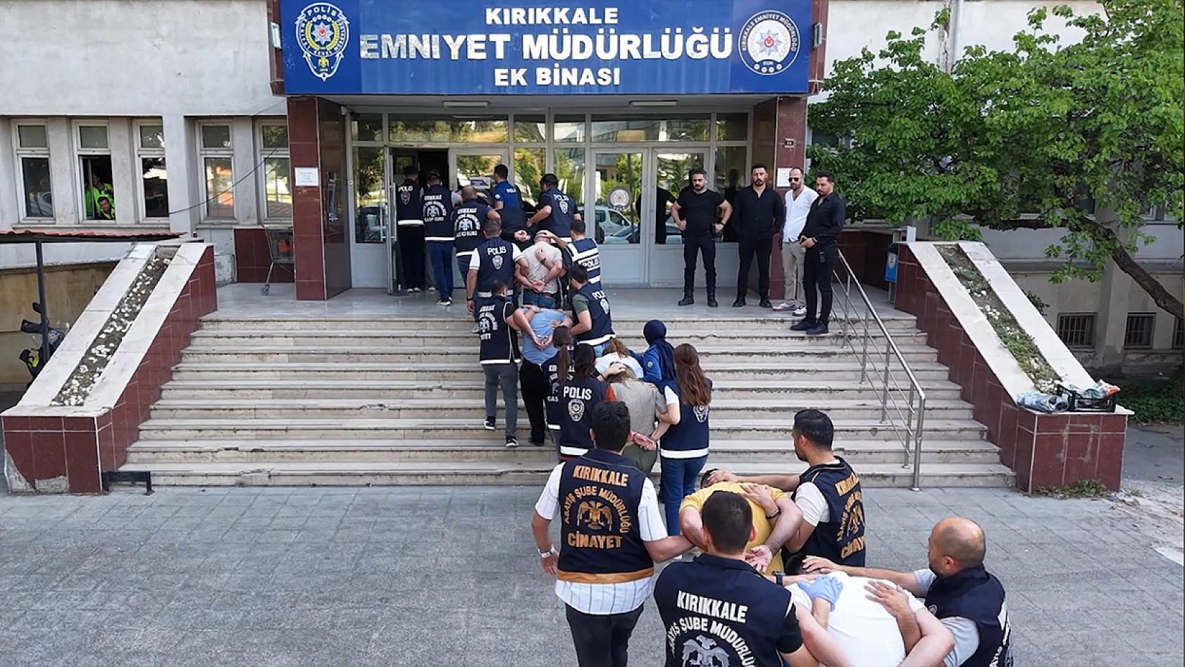 12 yıllık ceset derin dondurucudan çıkmıştı: 17 Şüpheli gözaltında