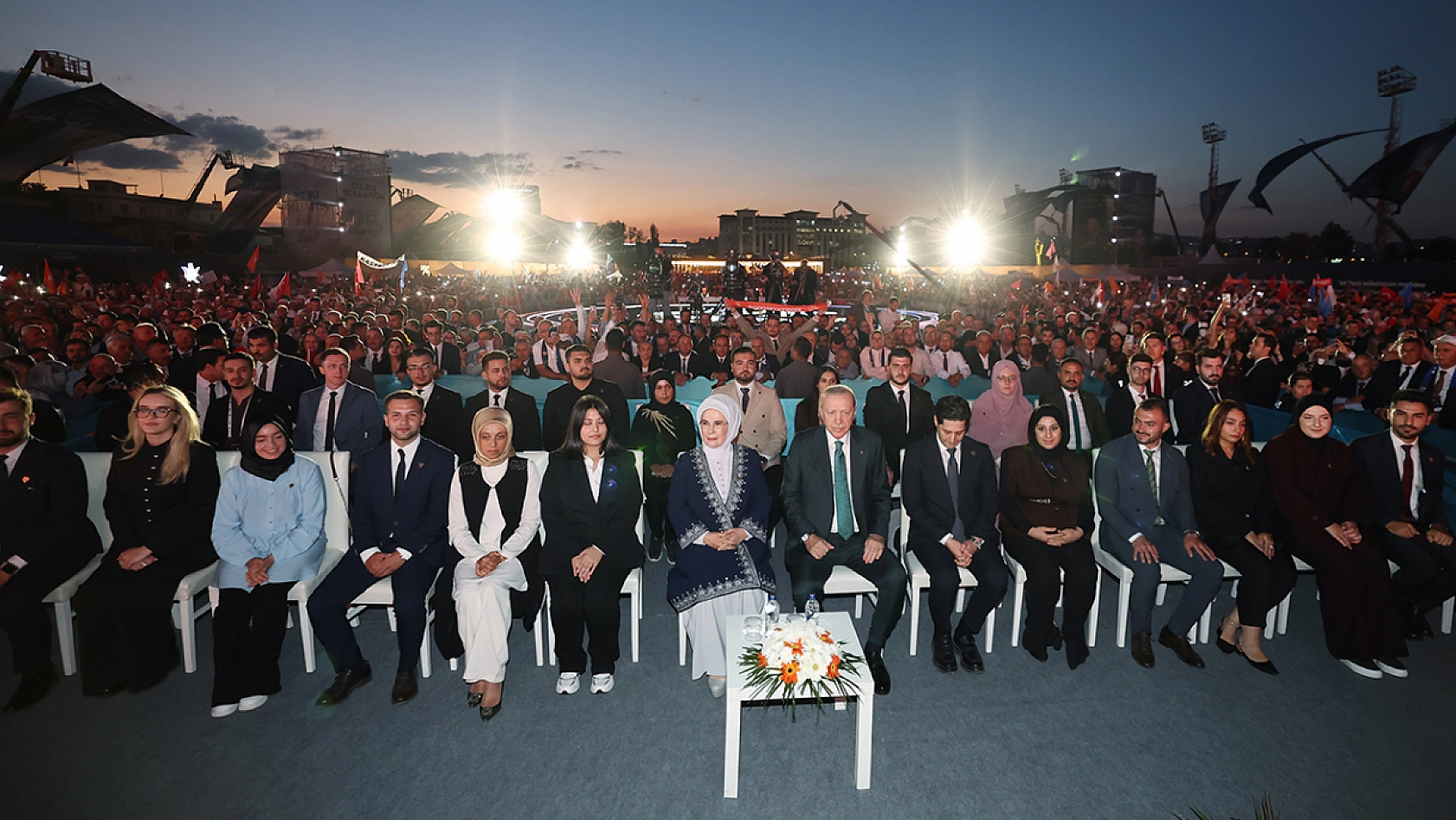Erdoğan: 'Türkiye'yi her alanda büyütmenin kıvancını yaşıyoruz'