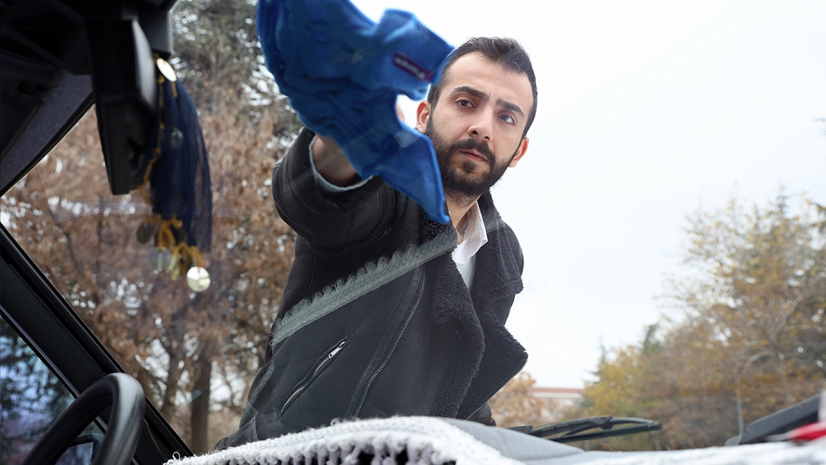 Elazığ'da klasik otomobil aşkı: Arkadaşları ancak galoşla binebiliyor